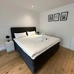 Juraperle - Historisch Und Modern - 3 *