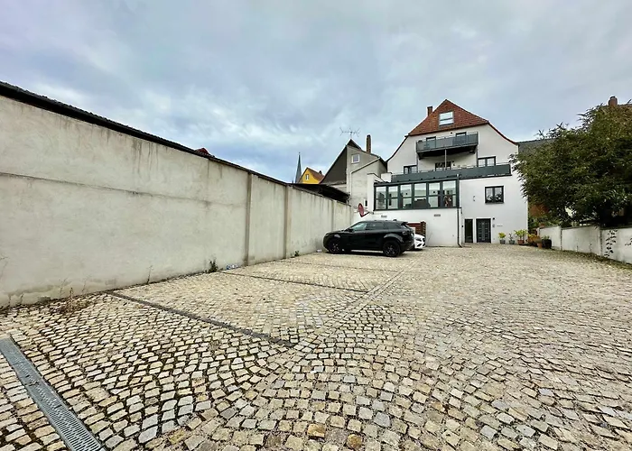 Juraperle - Historisch Und Modern - 3 *