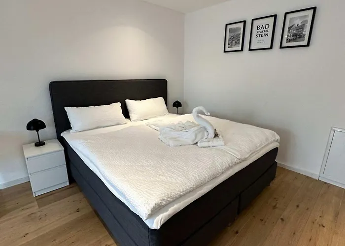 Juraperle - Historisch Und Modern - 3 *
